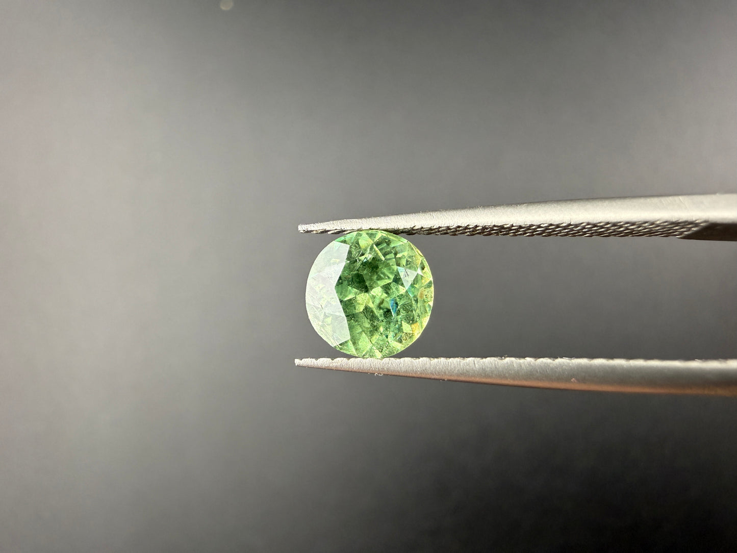 Demantoid Garnet - 1.2ct, SI2, Round Brilliant Cut