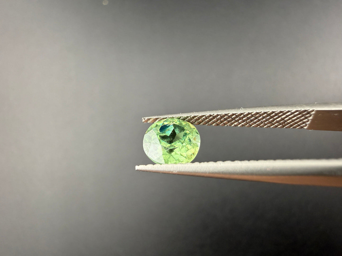 Demantoid Garnet - 1.2ct, SI2, Round Brilliant Cut