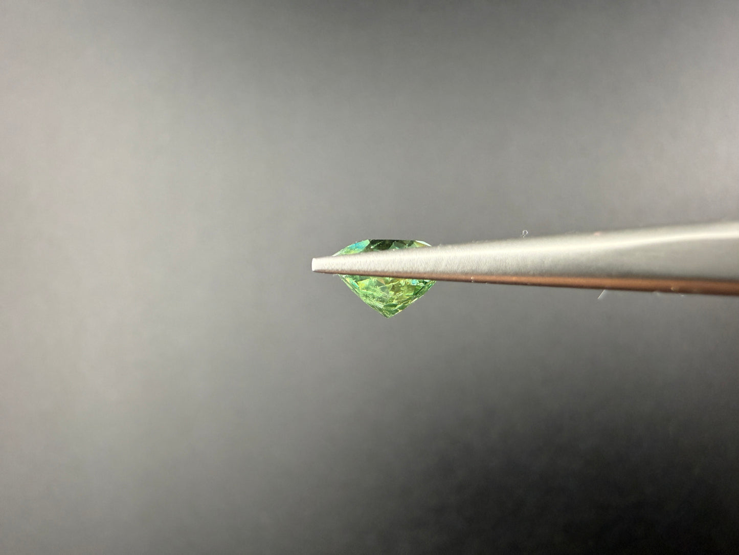 Demantoid Garnet - 1.2ct, SI2, Round Brilliant Cut