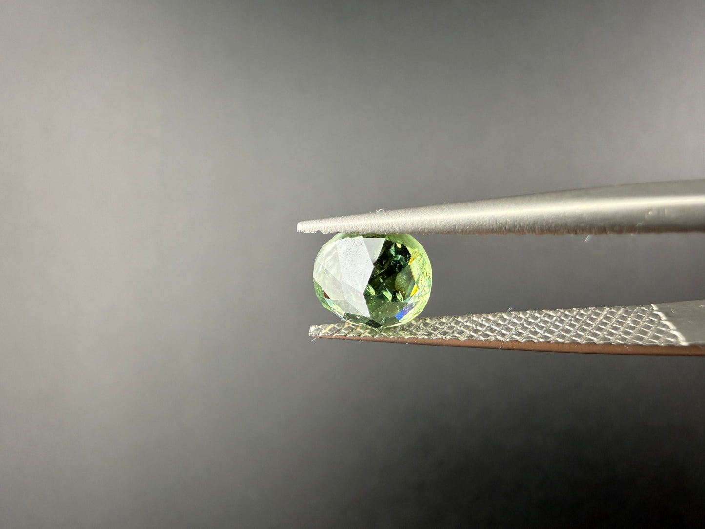 Demantoid Garnet - 1.2ct, SI2, Round Brilliant Cut