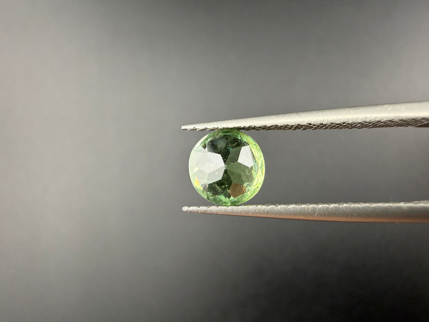 Demantoid Garnet - 1.2ct, SI2, Round Brilliant Cut