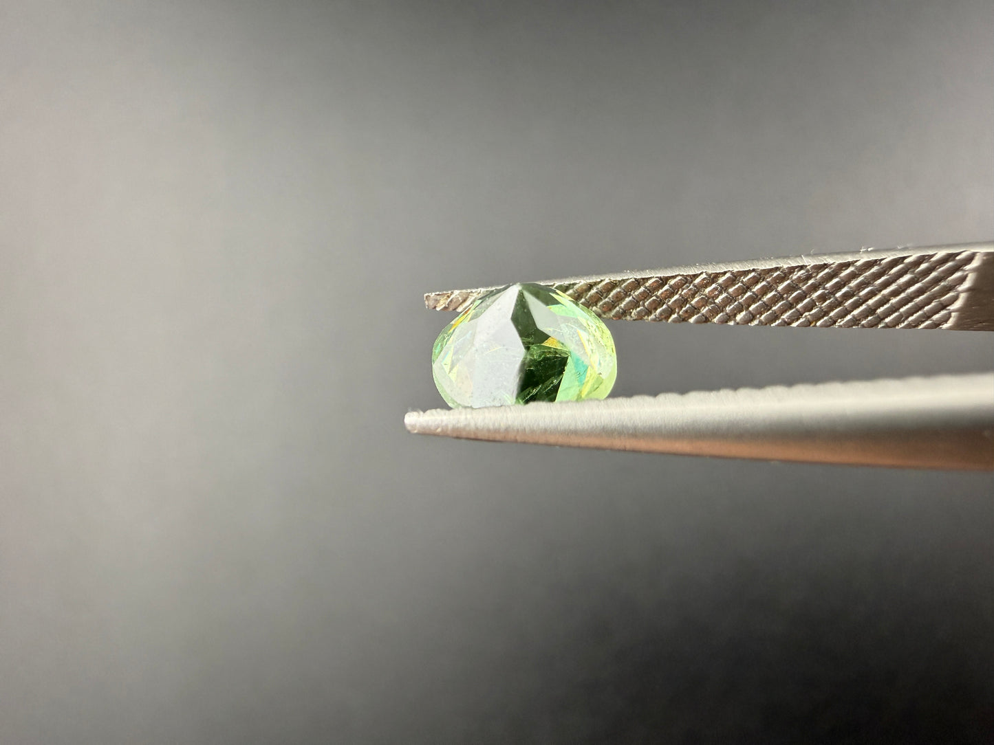 Demantoid Garnet - 1.2ct, SI2, Round Brilliant Cut