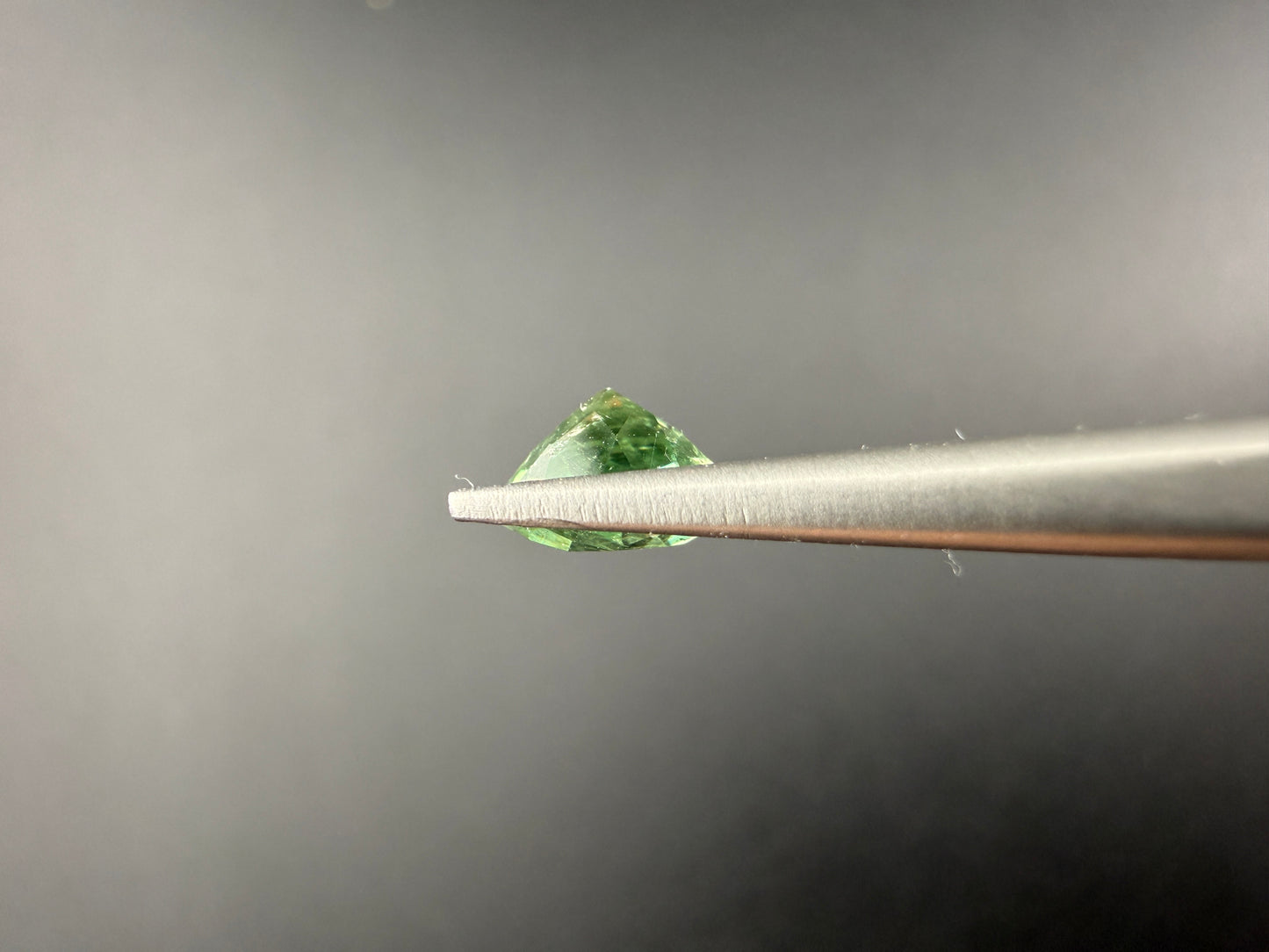 Demantoid Garnet - 1.2ct, SI2, Round Brilliant Cut