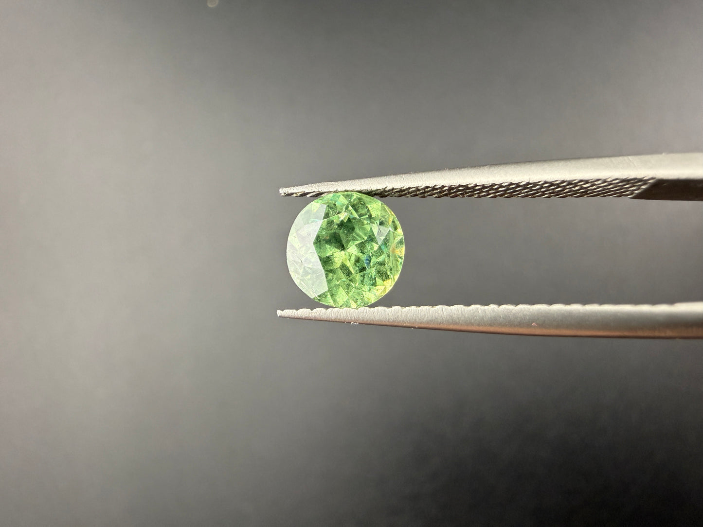 Demantoid Garnet - 1.2ct, SI2, Round Brilliant Cut