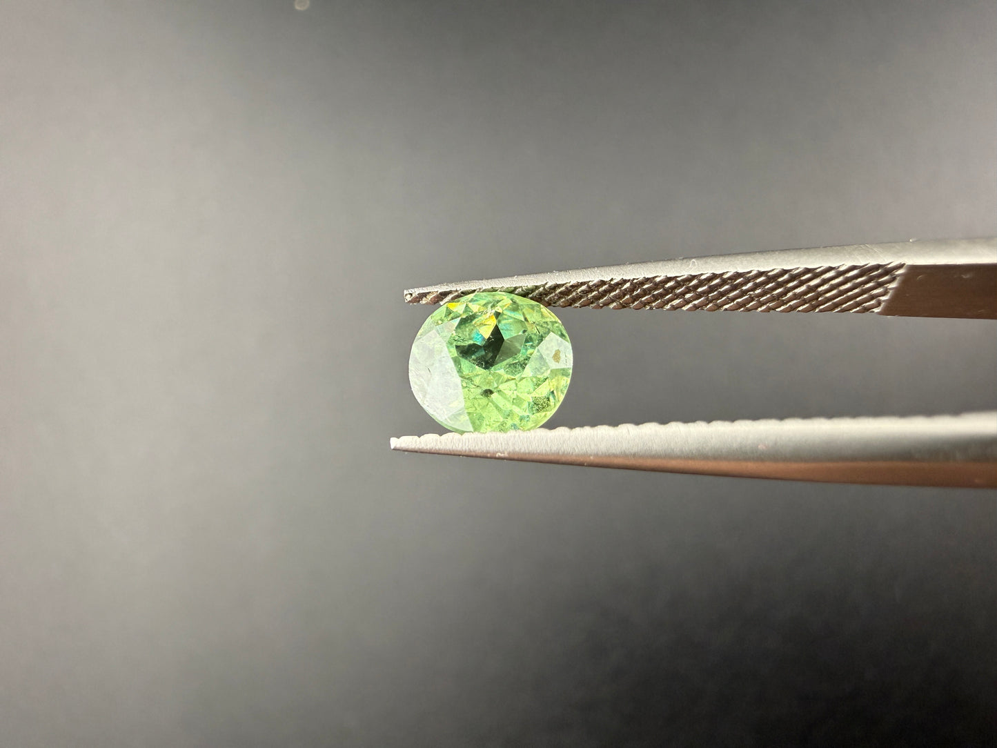 Demantoid Garnet - 1.2ct, SI2, Round Brilliant Cut
